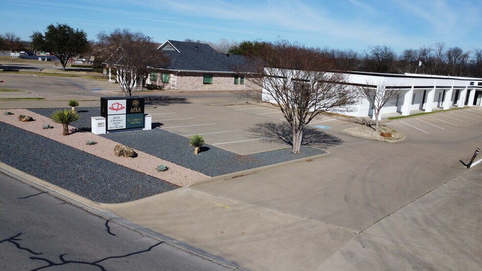 More Photos Of 504 N Ridgeway Dr, Cleburne Office For Lease