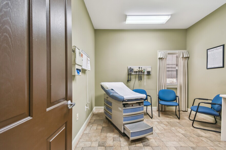 More Photos Of 7300-7313 E Professional Pky, Lakewood Ranch Medical For Sale