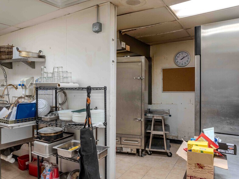 More Photos Of 210 E Galena Ave, Aurora Restaurant For Sale