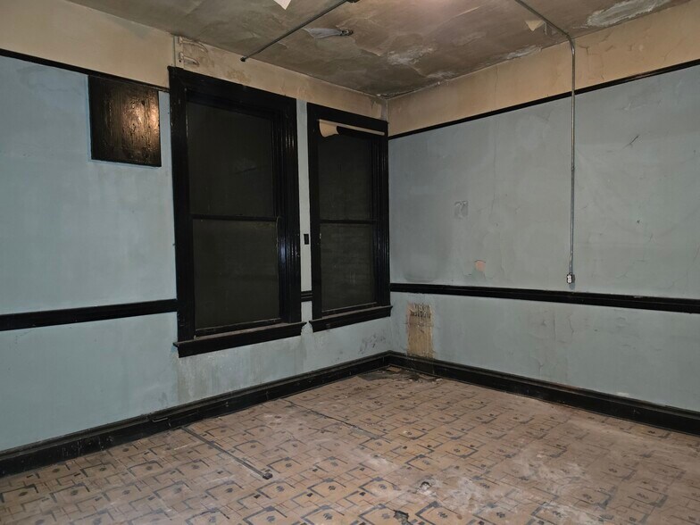 More Photos Of 124 E Front St, Sikeston Flex For Sale