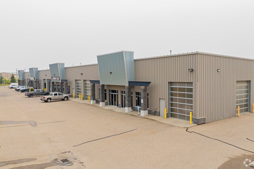 Primary Photo Of 51 East Lake Ave NE, Airdrie Showroom For Lease