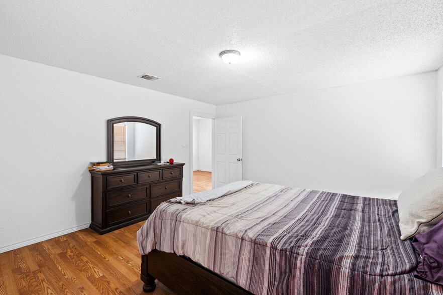 More Photos Of 1103 Pleasanton Rd, San Antonio Storefront Retail Residential For Sale
