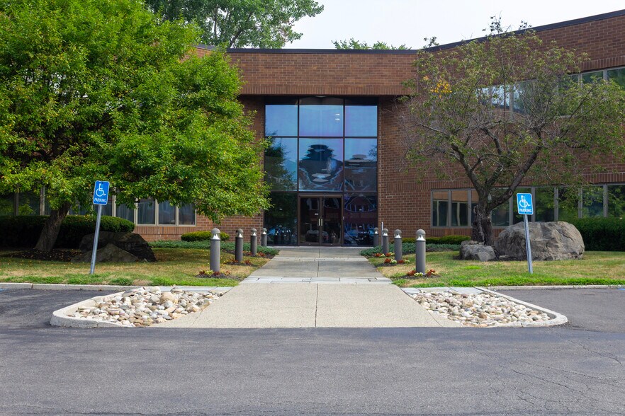 More Photos Of 11 Century Hill Dr, Latham Office For Lease