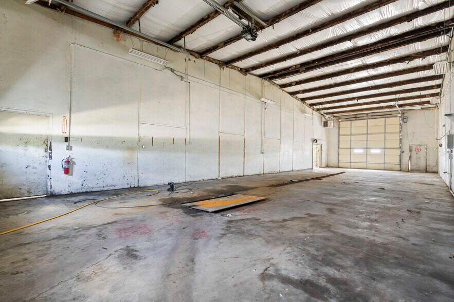 More Photos Of 825 MO-59, Carthage Industrial For Lease