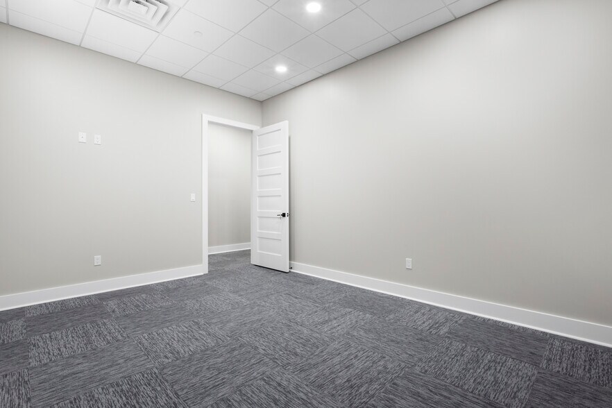 More Photos Of 13334 Seaway Rd, Gulfport Office For Lease