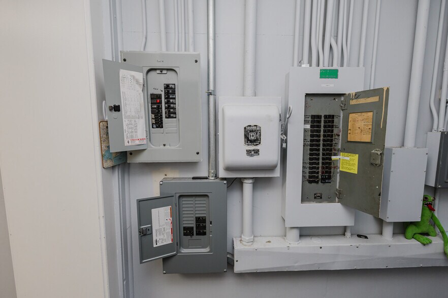 More Photos Of 724 N Main St, Newton Storefront For Sale