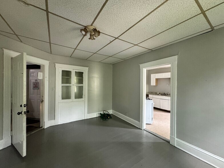 More Photos Of 14 Hillside Ave, Hartford Storefront Retail Residential For Sale