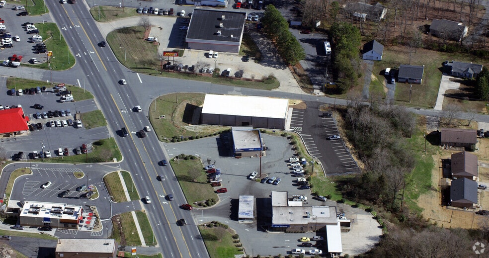 More Photos Of 724 E Dixie Dr, Asheboro Storefront For Sale
