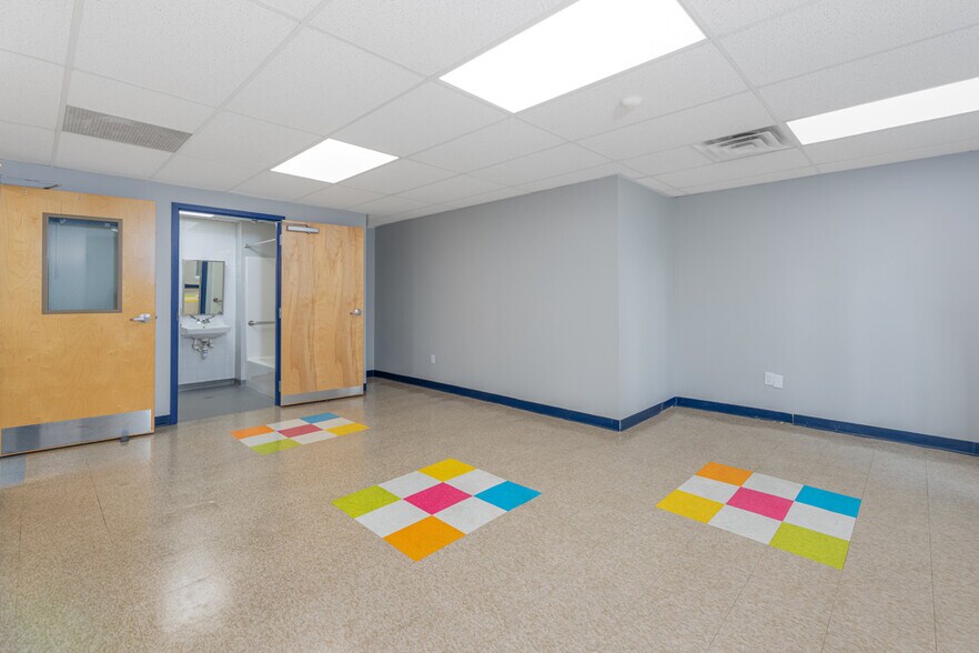 More Photos Of 411 Commerce Ln, West Berlin Medical For Sale