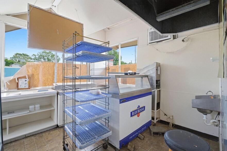 More Photos Of 415 S John St, Goldsboro Restaurant For Sale