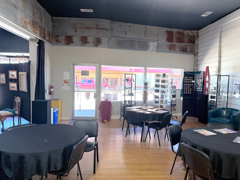 More Photos Of 328-340 Oak St, Red Bluff Storefront For Sale
