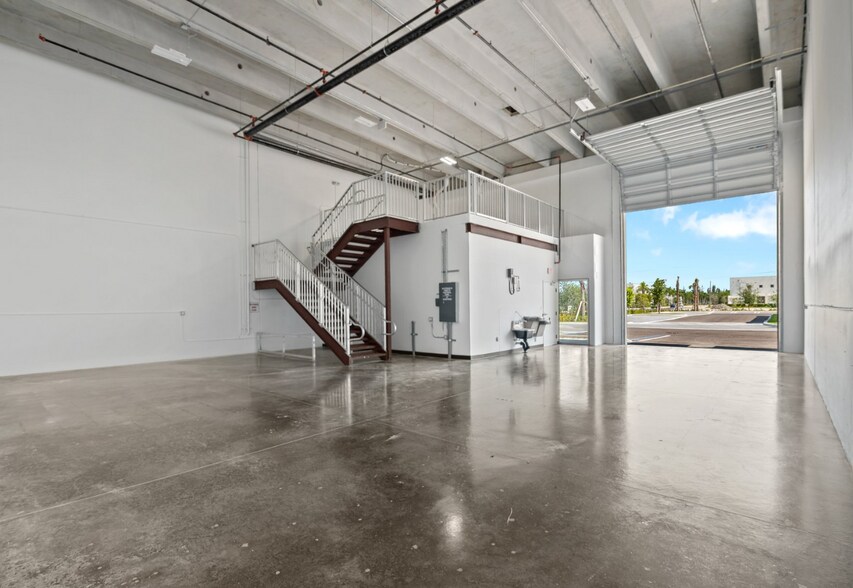 More Photos Of 6175 NW 102nd Ave, Doral Showroom For Sale