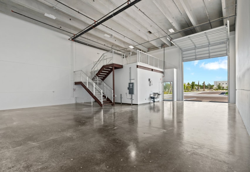 More Photos Of 6175 NW 102nd Ave, Doral Showroom For Sale