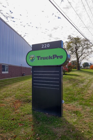 More Photos Of 220 Orlan Rd, New Holland Showroom For Sale