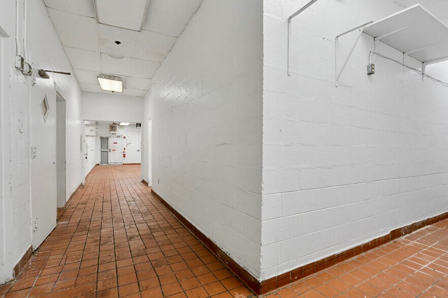 More Photos Of 505 Jermor Ln, Westminster Restaurant For Lease