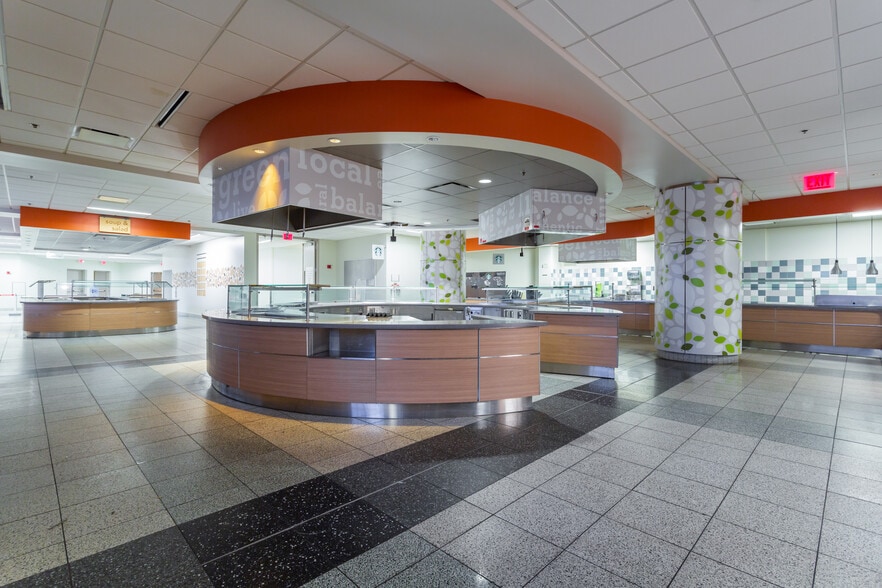 More Photos Of 4 Overlook Pt, Lincolnshire Office For Lease