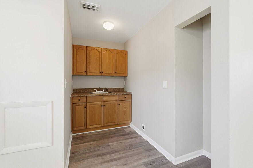 More Photos Of 500-510 Tarpon Ave E, Tarpon Springs Office For Sale