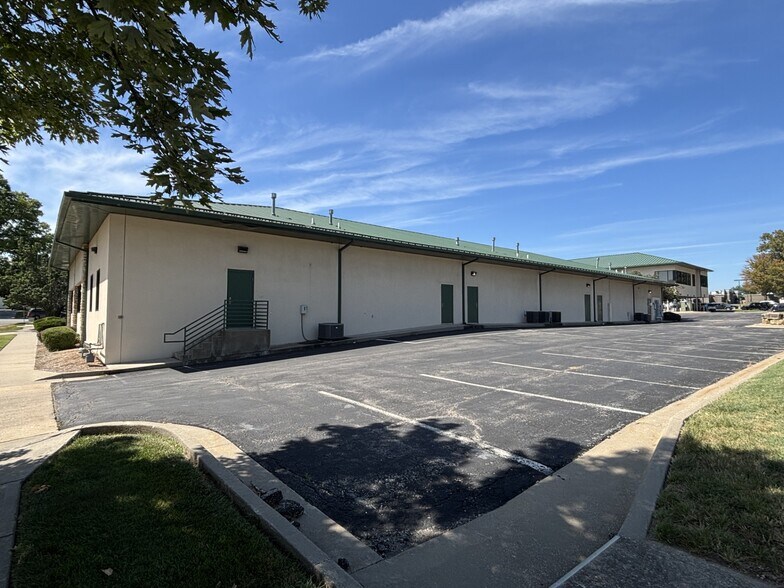 More Photos Of 5125 Roe Blvd, Mission Office For Sale