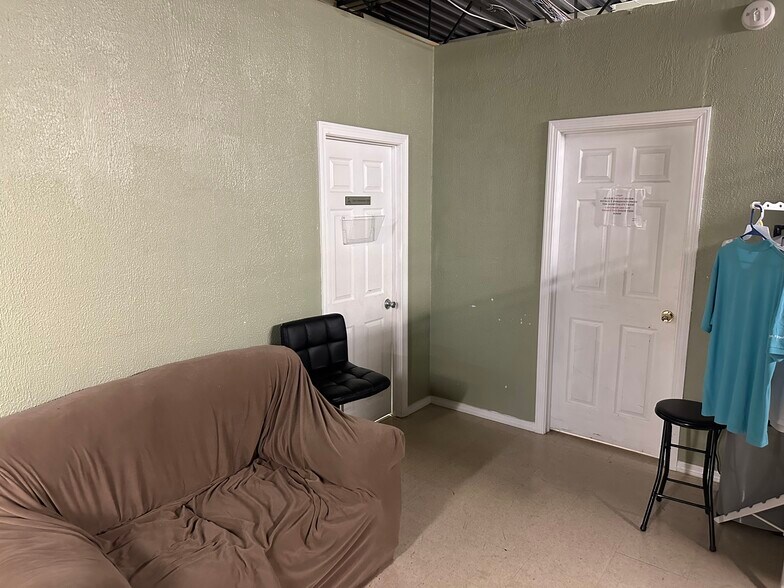 More Photos Of 52 Connecticut Ave, South Windsor Light Manufacturing For Lease