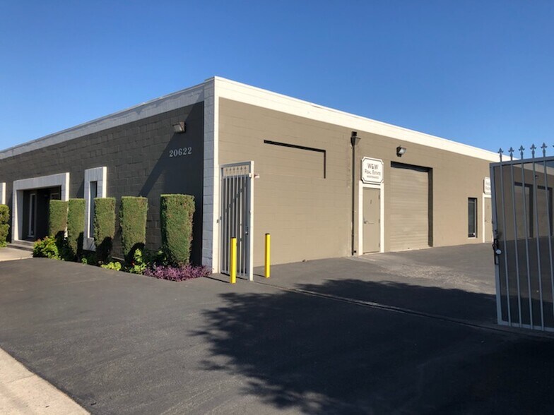 More Photos Of 20620-20622 Superior St, Chatsworth Warehouse For Lease
