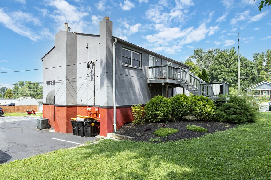 More Photos Of 2312 S Rogers St, Bloomington Freestanding For Sale