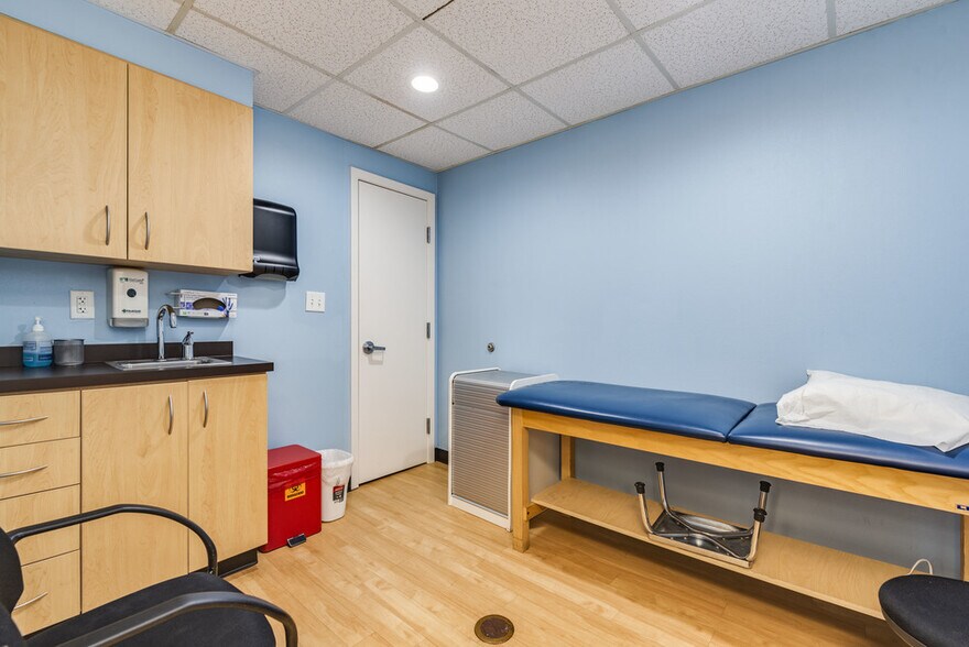 More Photos Of 711 W 38th St, Austin Unknown For Lease