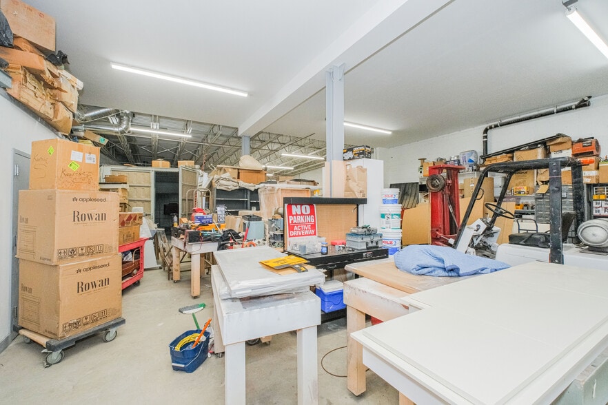 More Photos Of 1944-1952 Richmond Terrace, Staten Island Showroom For Lease