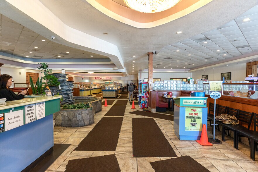 More Photos Of 850 Gray Ave, Yuba City Department Store For Sale