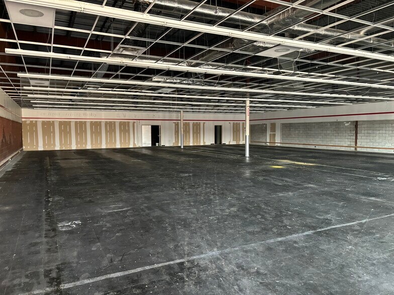 More Photos Of 210 S Jefferson St, Huntington Unknown For Lease