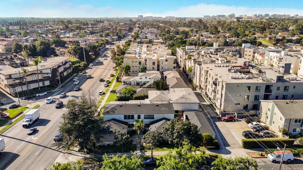 More Photos Of 5202 Knowlton St, Los Angeles Apartments For Sale