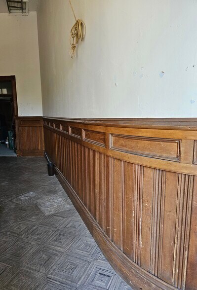 More Photos Of 1120 Lawrence, Port Townsend General Retail For Sale