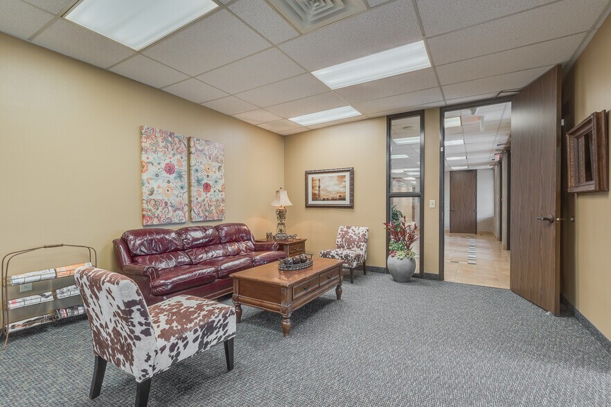 More Photos Of 2001 Beach St, Fort Worth Office For Lease