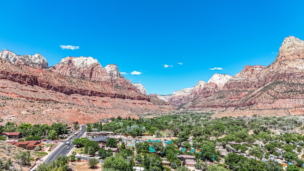 More Photos Of 29 Canyon View Dr, Springdale Hospitality For Sale