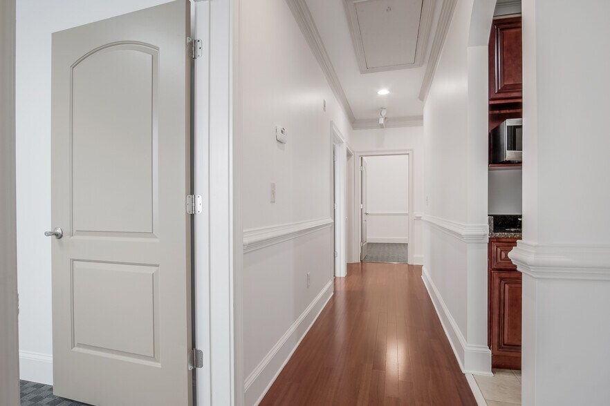 More Photos Of 4720 Peachtree Industrial Blvd, Berkeley Lake Office For Lease