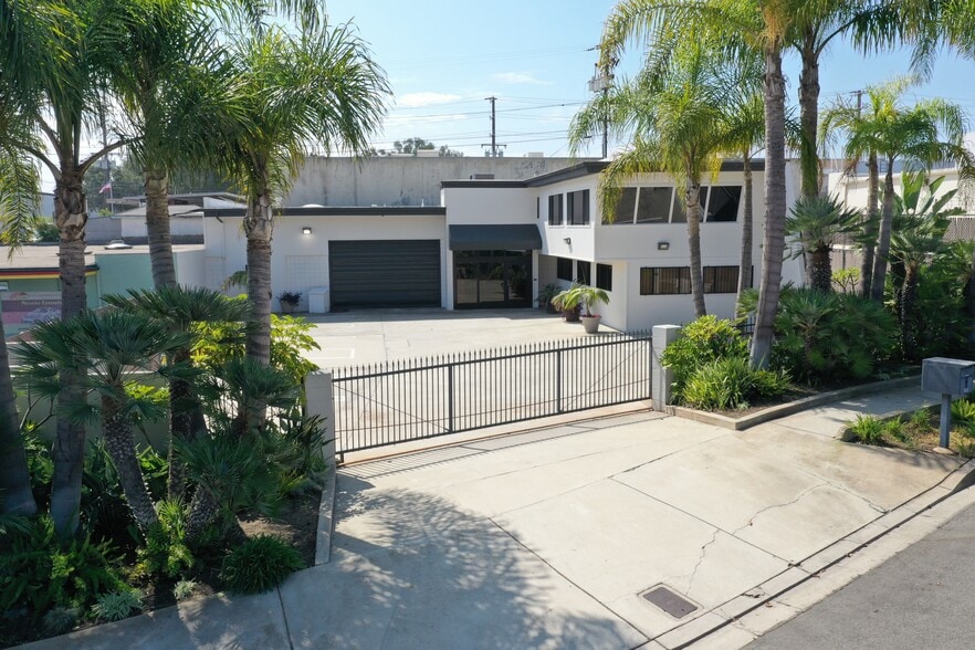 Primary Photo Of 735 Ohms Way, Costa Mesa Light Distribution For Sale