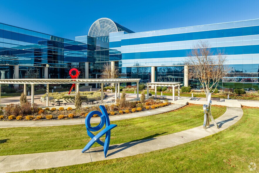 More Photos Of 290-300 Broadhollow Rd, Melville Office For Lease