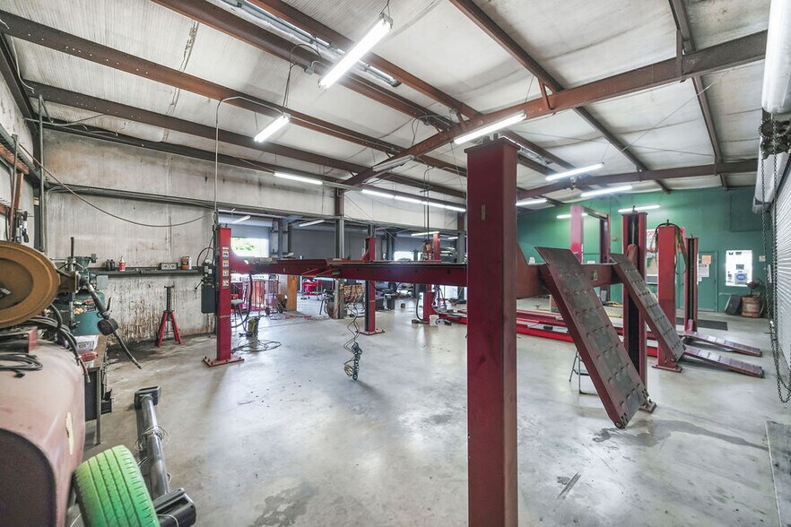 More Photos Of 502 Washington St, South Houston Warehouse For Sale