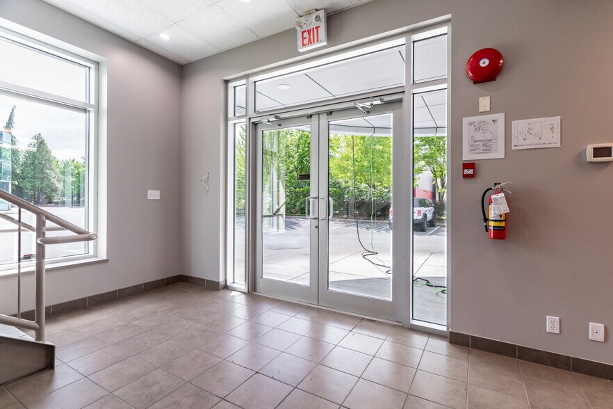 More Photos Of 5536 275 St, Langley Twp Warehouse For Lease