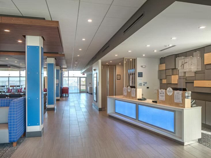 More Photos Of 19040 Evans St, Elkhorn Hotel For Sale