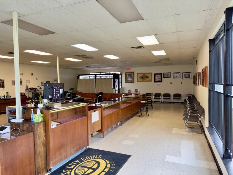 More Photos Of 1650 Perrysburg Holland Rd, Holland Freestanding For Lease