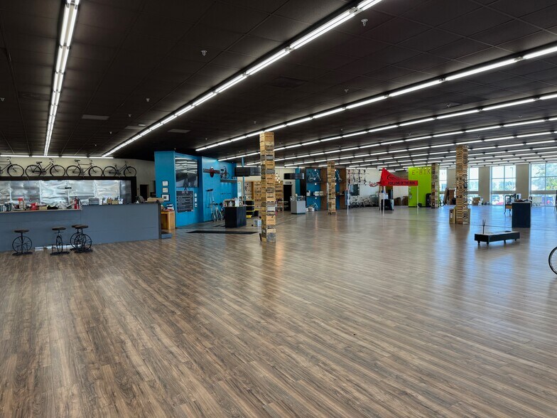 More Photos Of 235-293 Mid Rivers Mall Dr, Saint Peters General Retail For Lease