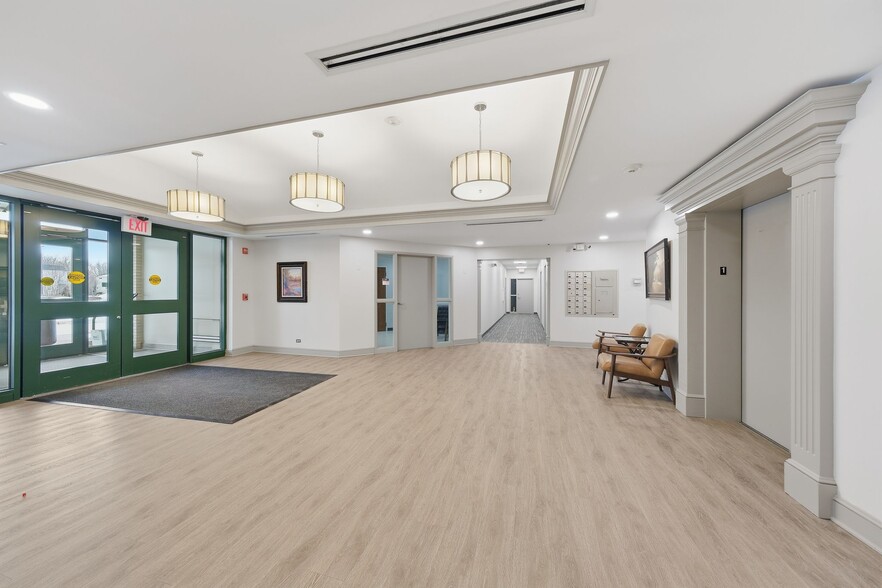 More Photos Of 150 W Half Day Rd, Buffalo Grove Medical For Lease