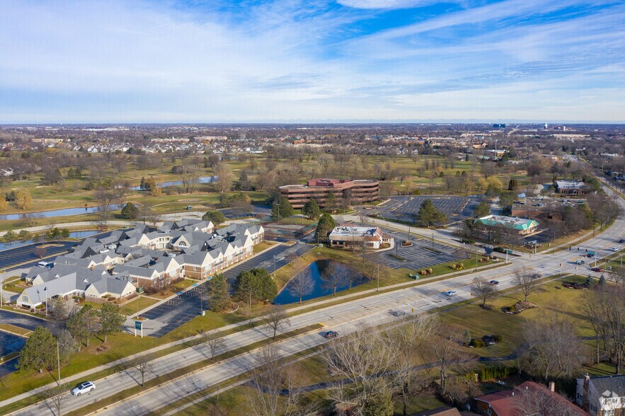 More Photos Of 750 W Lake Cook Rd, Buffalo Grove Office For Lease