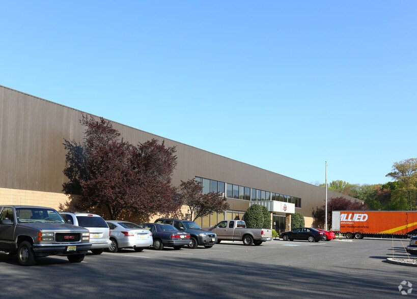 More Photos Of 122 Kissel Rd, Burlington Warehouse For Lease