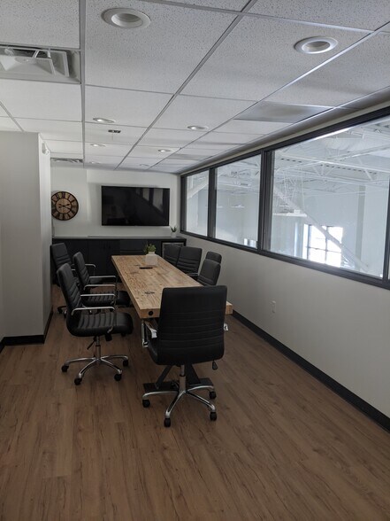 More Photos Of 2307 Thornton Rd, Austin Flex For Lease