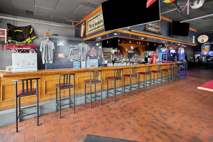 More Photos Of 314 State St, Alton Restaurant For Sale