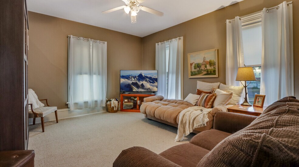 More Photos Of 33 W Cedar St, Chippewa Falls Office For Sale