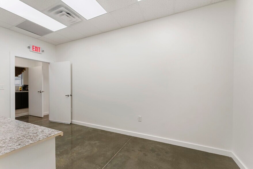 More Photos Of 26211 I-45, Spring Office For Lease