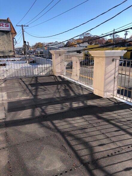 More Photos Of 25-27 E Merrick Rd, Valley Stream Office For Lease