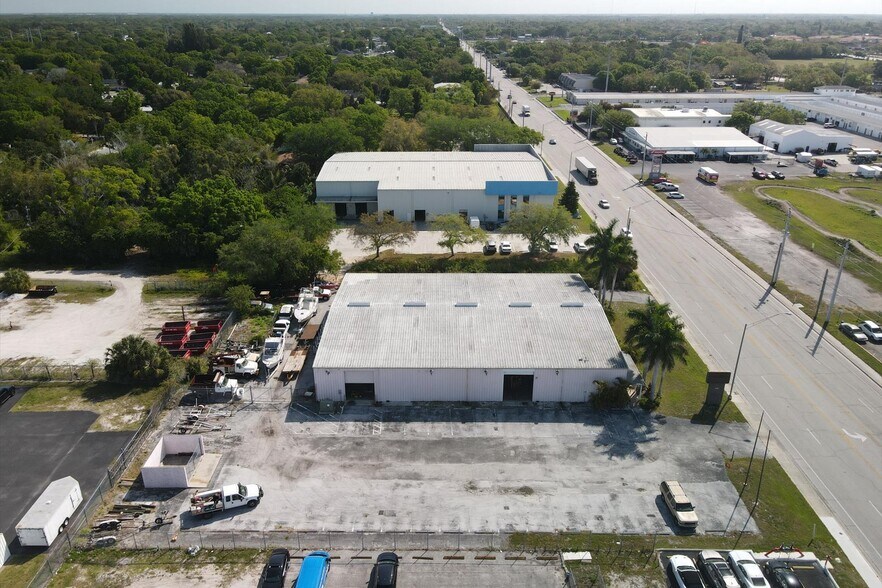 More Photos Of 2451 17th St, Sarasota Showroom For Sale